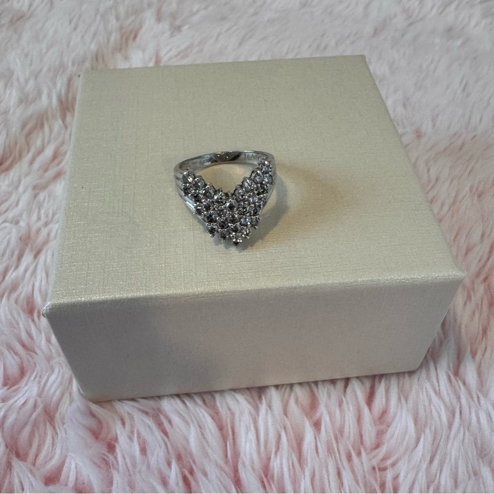 V-Ring 1 Carat Clustered NATURAL DIAMOND in Platinum 900 Setting 5 grams